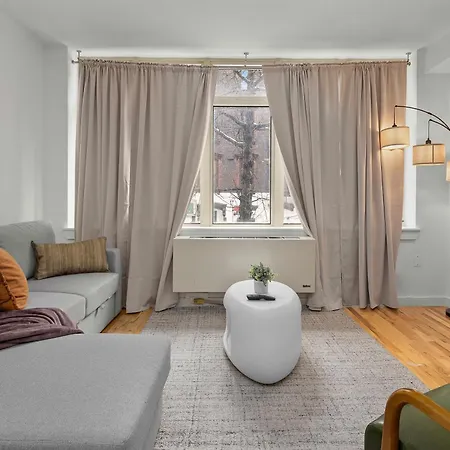 Modern 2Br Steps From New York'S Iconic Broadway Apartment Exterior photo