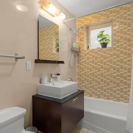 Modern 2Br Steps From New York'S Iconic Broadway Apartment Exterior photo