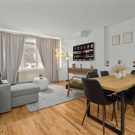 Modern 2Br Steps From New York'S Iconic Broadway Apartment Exterior photo